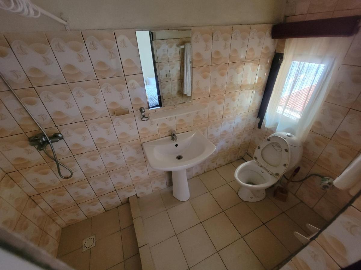 Maddy'S Kitchen And Accomodation Гісеньї Екстер'єр фото
